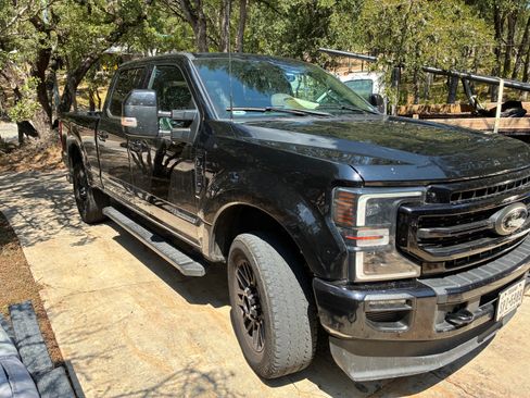 Used 2022 Ford F250 Lariat w/ Black Appearance Package image 4