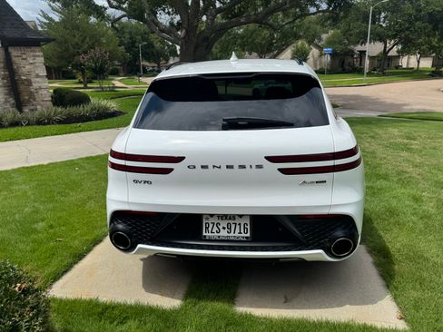Used 2022 Genesis GV70 3.5T Sport w/ Sport Prestige Package AWD/4WD image 6