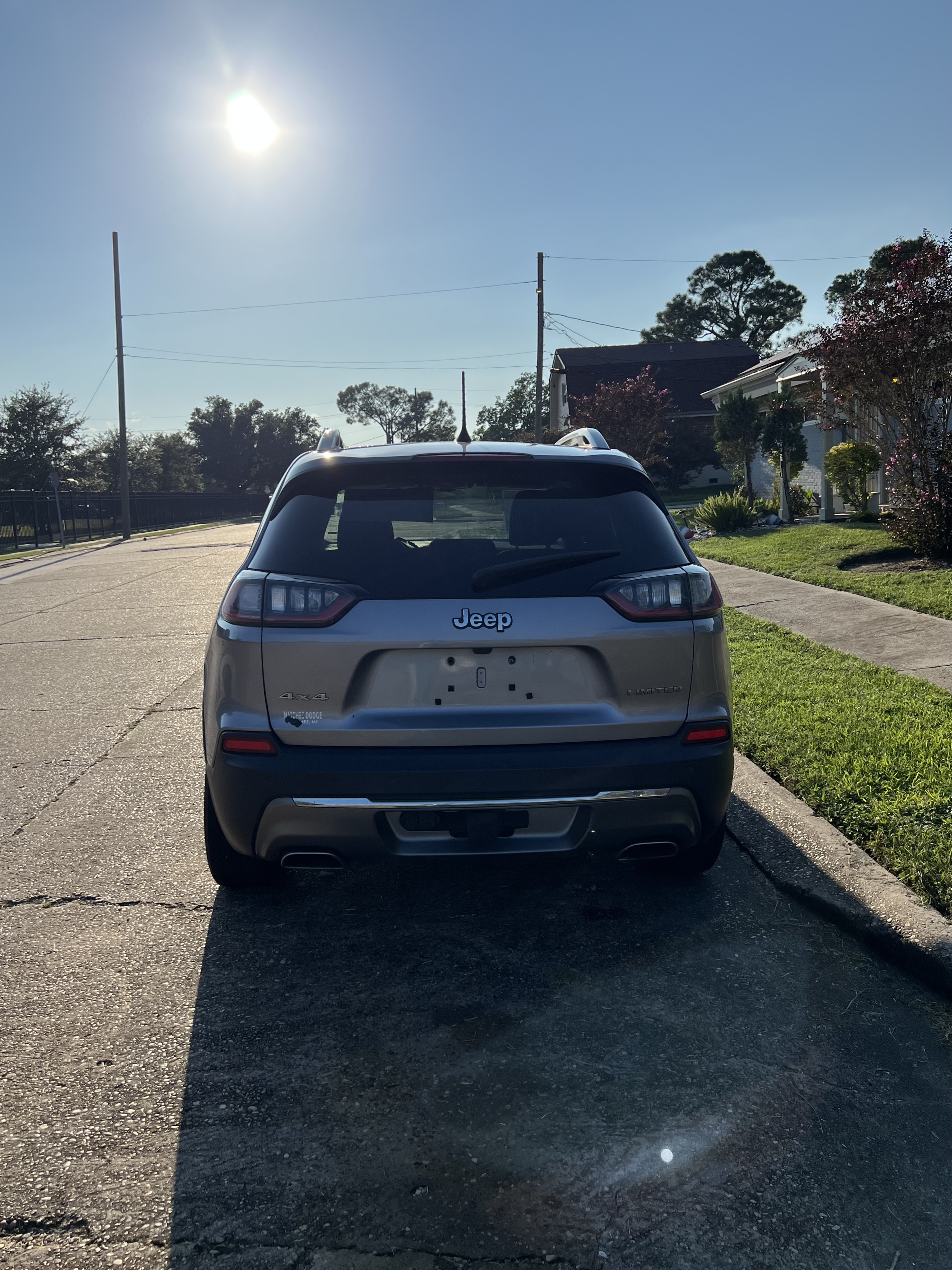 Used 2019 Jeep Cherokee Limited w/ Trailer Tow Group AWD/4WD image 5