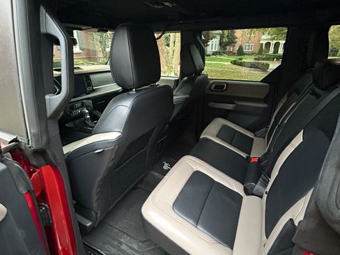 Used 2023 Ford Bronco Wildtrak image 17