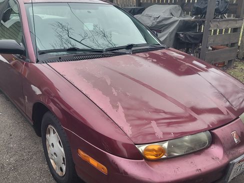 Used 2002 Saturn S-Series SL1 image 1