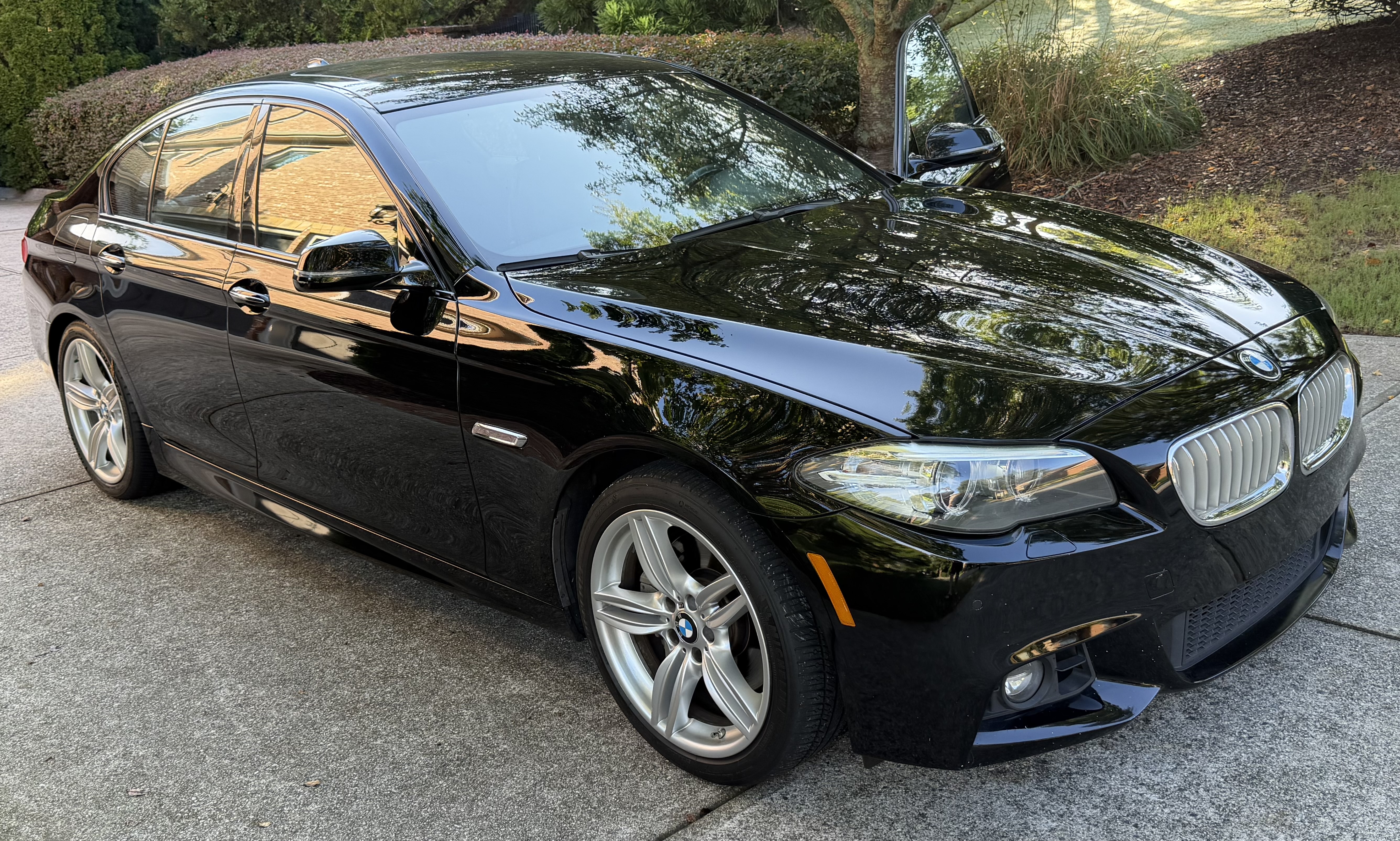 Used 2014 BMW 550i Sedan RWD image 2
