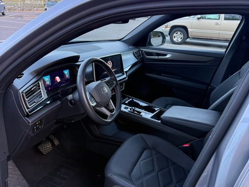 Used 2024 Volkswagen Atlas Cross Sport SE image 10