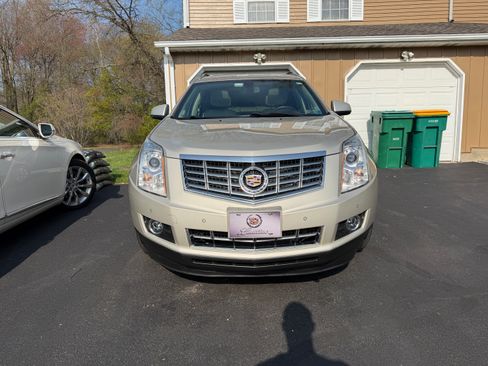 Used 2015 Cadillac SRX Luxury image 2