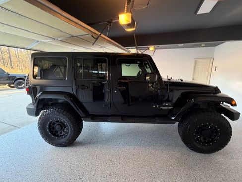 Used 2018 Jeep Wrangler Unlimited Sahara image 1