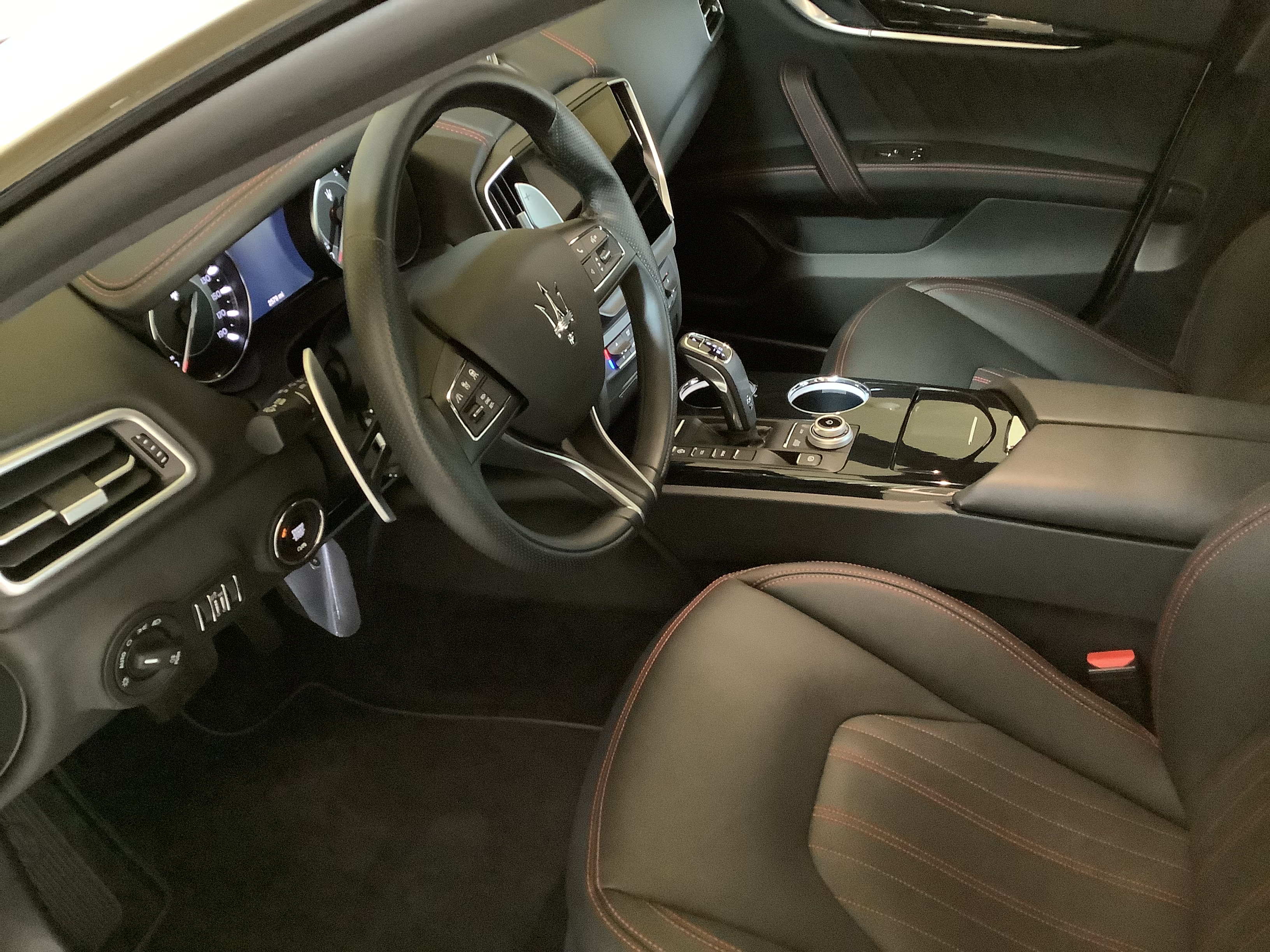 Used 2023 Maserati Ghibli Modena RWD image 11