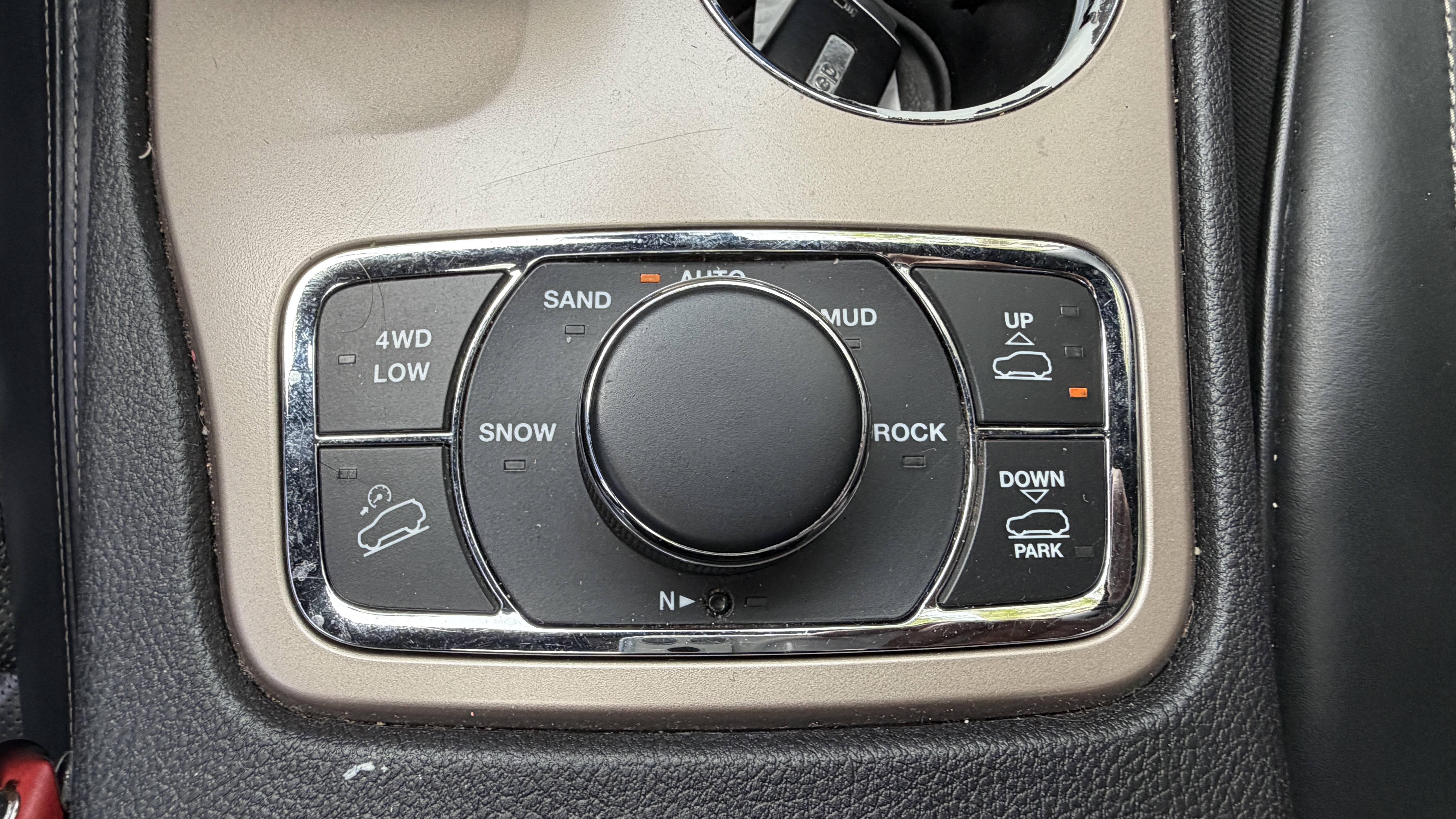 Used 2014 Jeep Grand Cherokee Overland AWD/4WD image 14