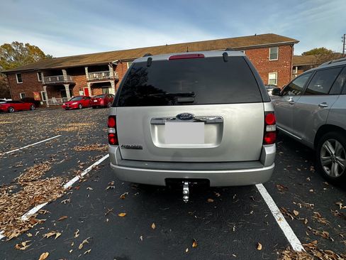 Used 2010 Ford Explorer XLT image 11