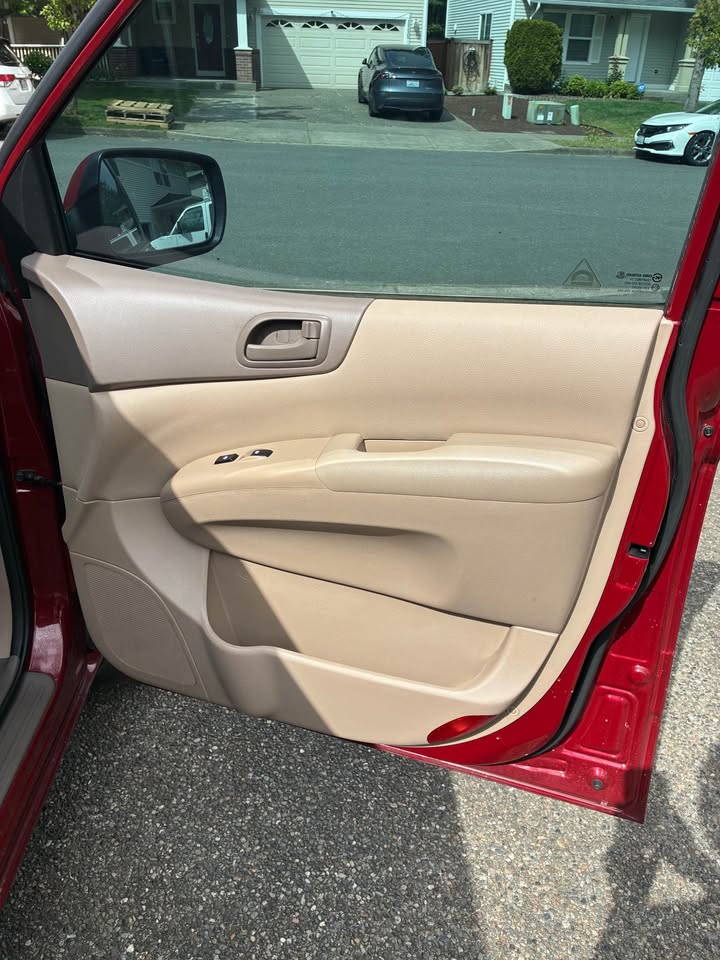 Used 2014 Kia Sedona LX FWD image 12