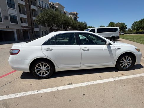 Used 2010 Toyota Camry Hybrid FWD image 2