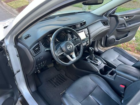 Used 2017 Nissan Rogue SL w/ SL Premium Package image 15