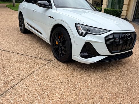 Used 2022 Audi e-tron Chronos w/ Chronos Package AWD/4WD image 2