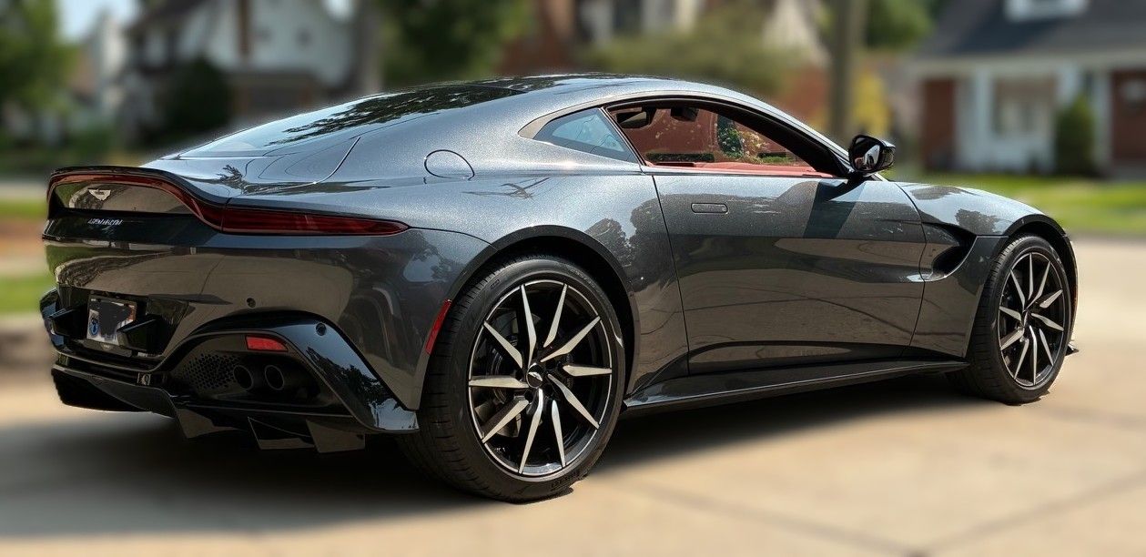 Used 2020 Aston Martin V8 Vantage Coupe RWD image 2