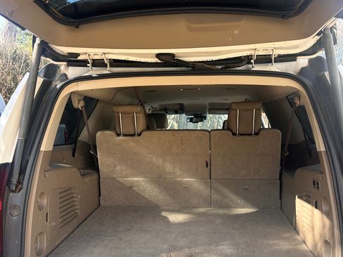 Used 2017 Chevrolet Suburban LT w/ Luxury Package image 21