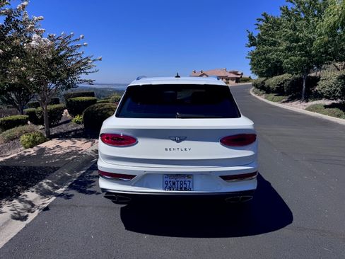 Used 2021 Bentley Bentayga image 10