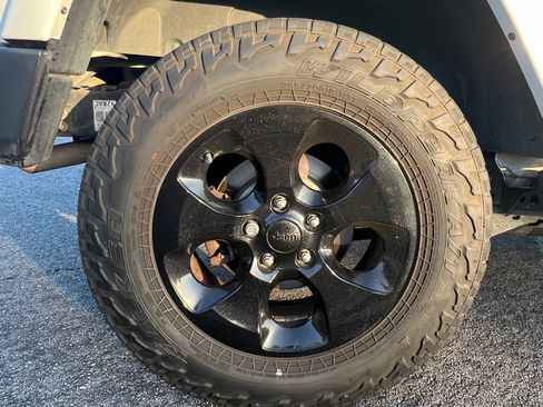 Used 2014 Jeep Wrangler Sahara w/ Connectivity Group AWD/4WD image 21