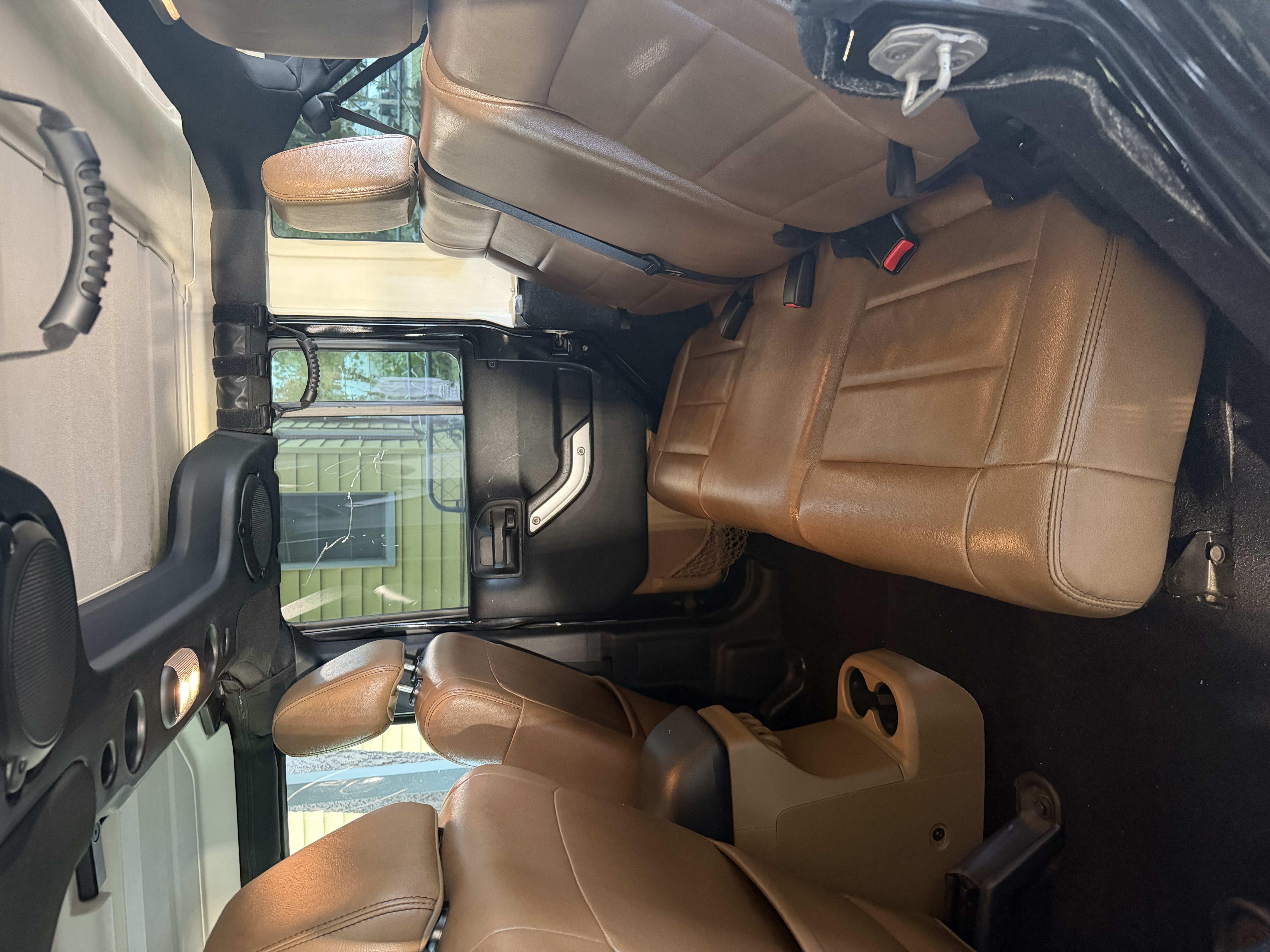 Used 2011 Jeep Wrangler Unlimited Rubicon w/ Connectivity Group AWD/4WD image 5
