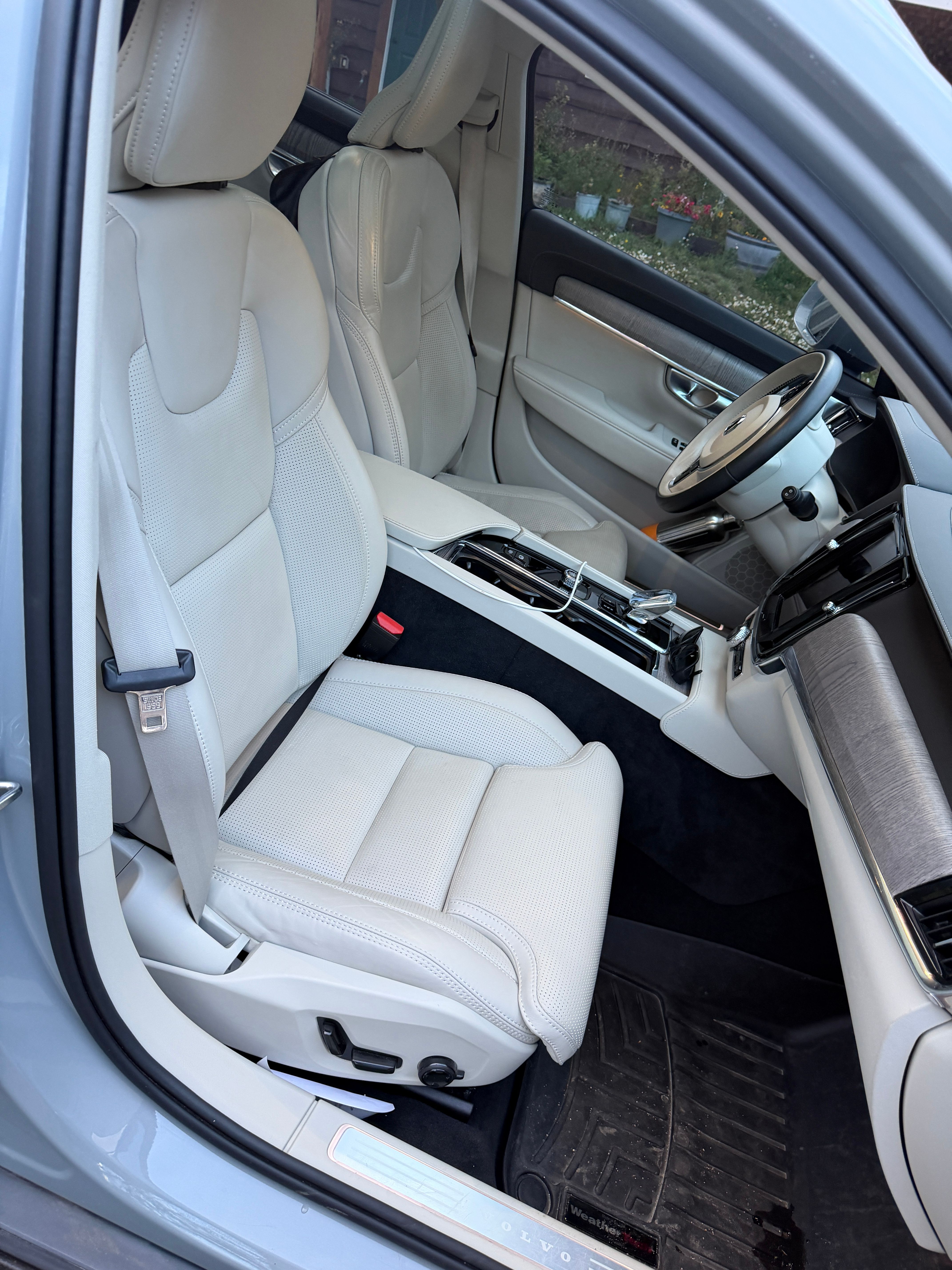 Used 2024 Volvo V90 B6 Cross Country Ultimate AWD/4WD image 8