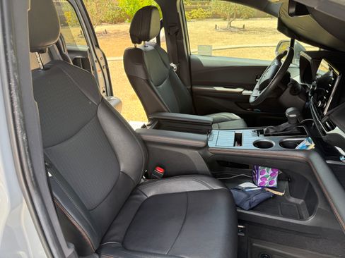 Used 2024 Toyota Sienna XSE w/ XSE Plus Package AWD/4WD image 8