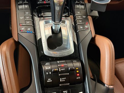 Used 2017 Porsche Cayenne AWD/4WD image 14