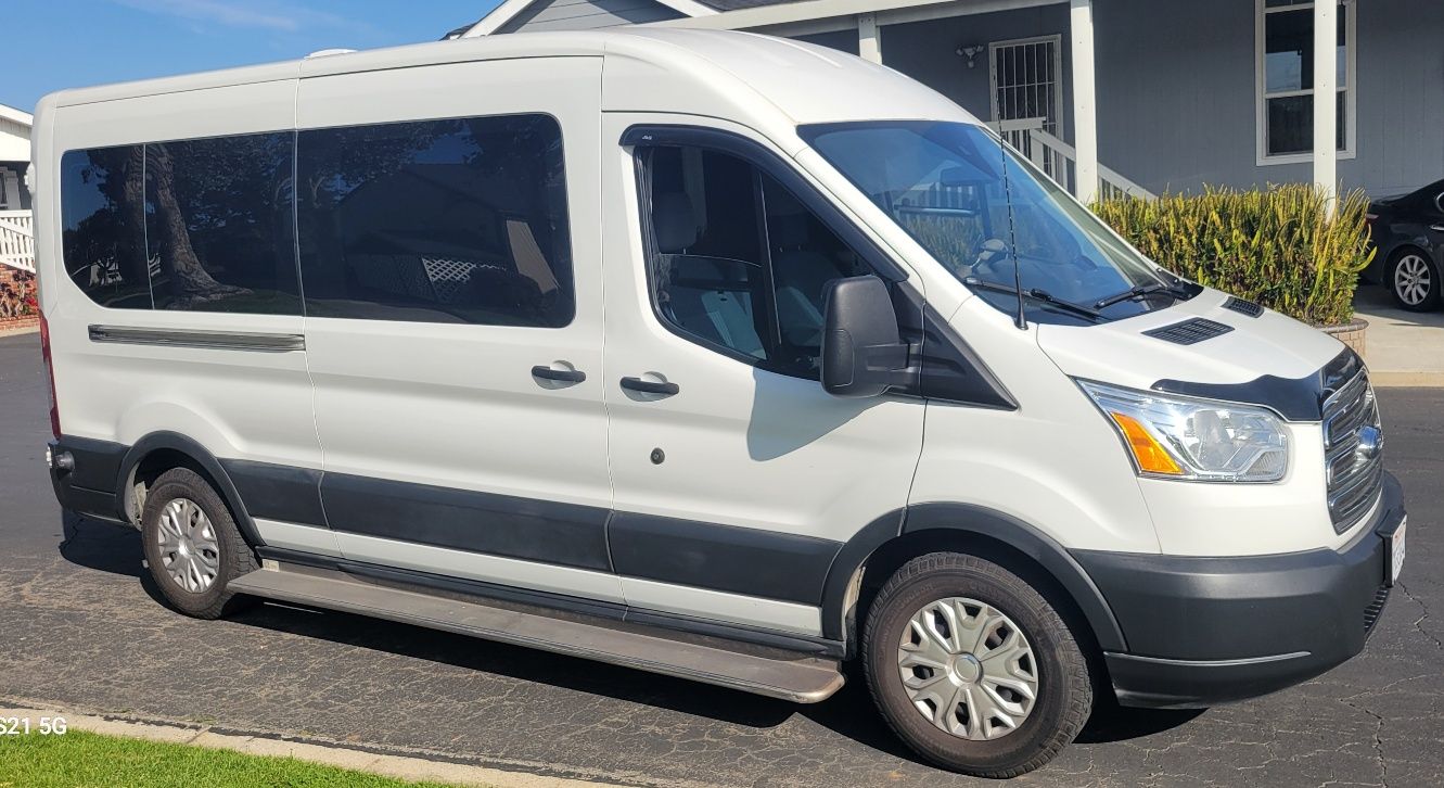 Used 2017 Ford Transit 350 XLT RWD image 4