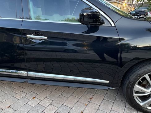 Used 2013 INFINITI JX35 FWD w/ Premium Pkg image 2