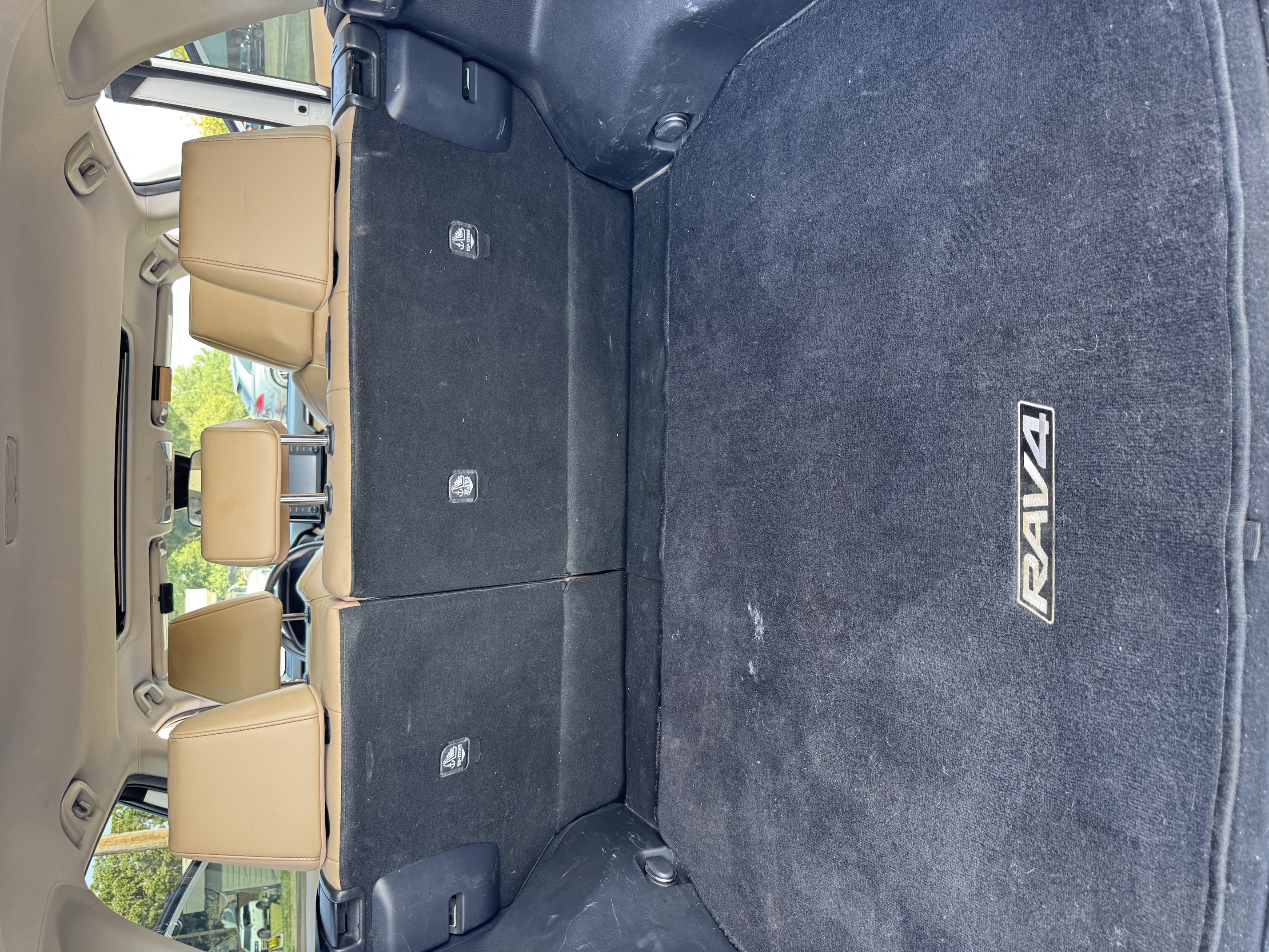 Used 2019 Toyota RAV4 XLE Premium FWD image 5