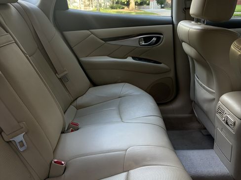 Used 2015 INFINITI Q70 3.7 RWD image 5