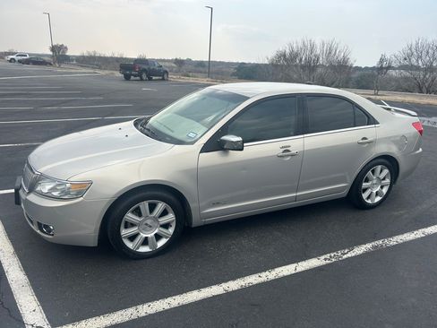 Used 2009 Lincoln MKZ image 2