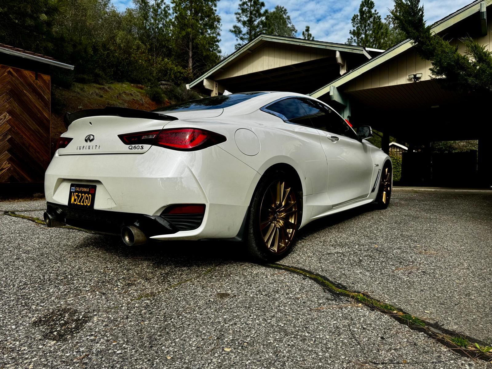 Used 2017 INFINITI Q60 Red Sport 400 RWD image 8