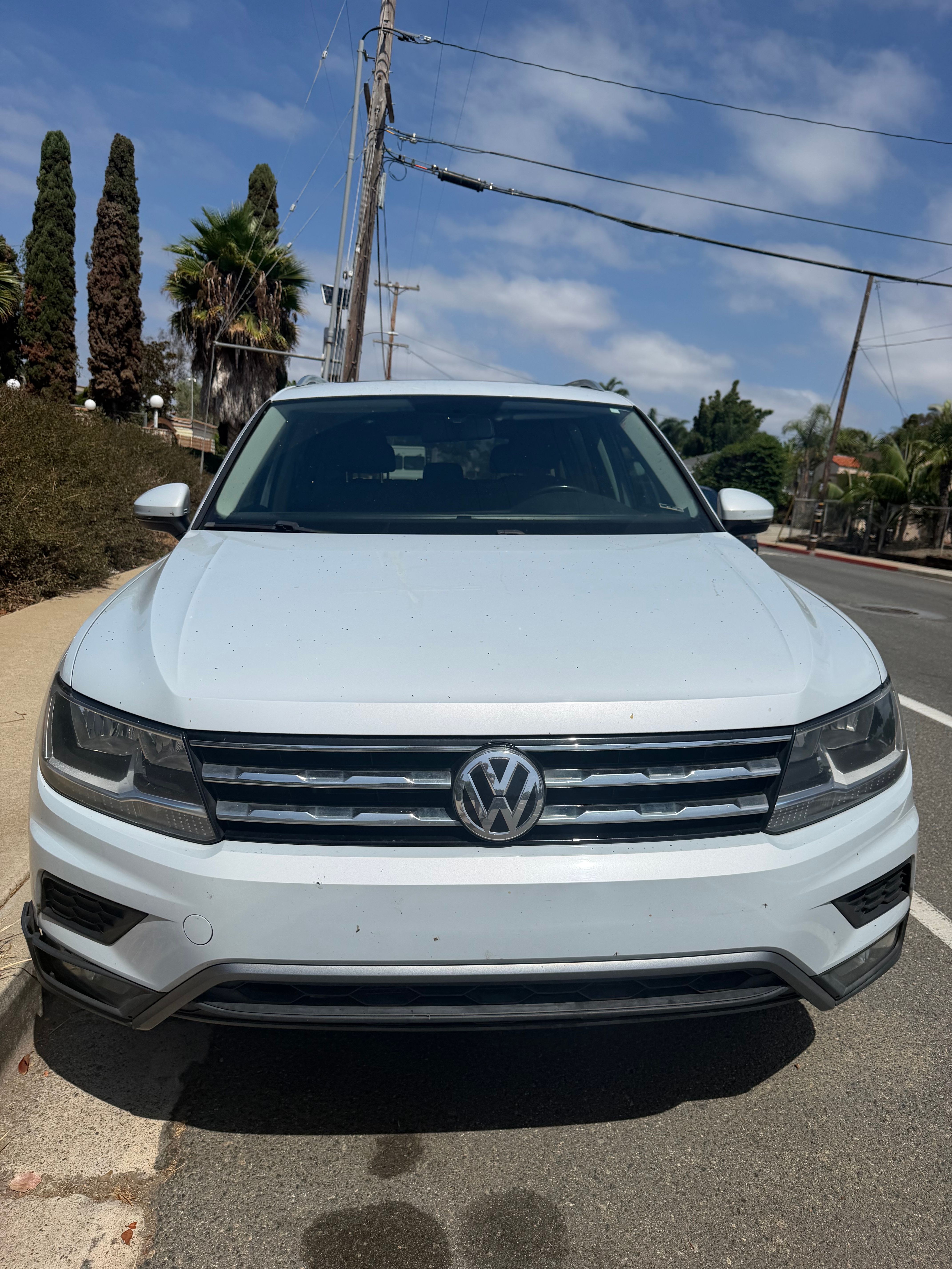 Used 2018 Volkswagen Tiguan SEL AWD/4WD image 2