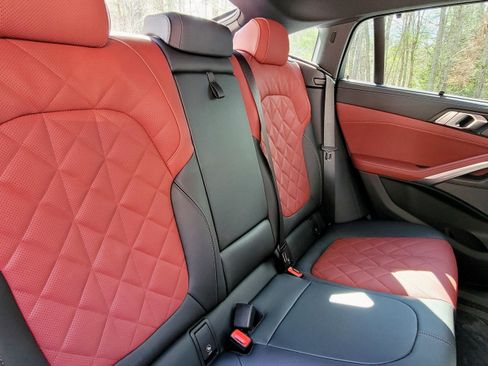 Used 2025 BMW X6 M60i image 23