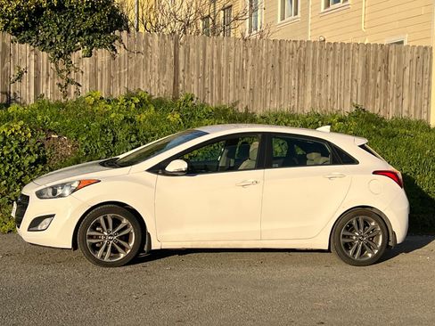 Used 2016 Hyundai Elantra GT w/ Option Group 02 image 4