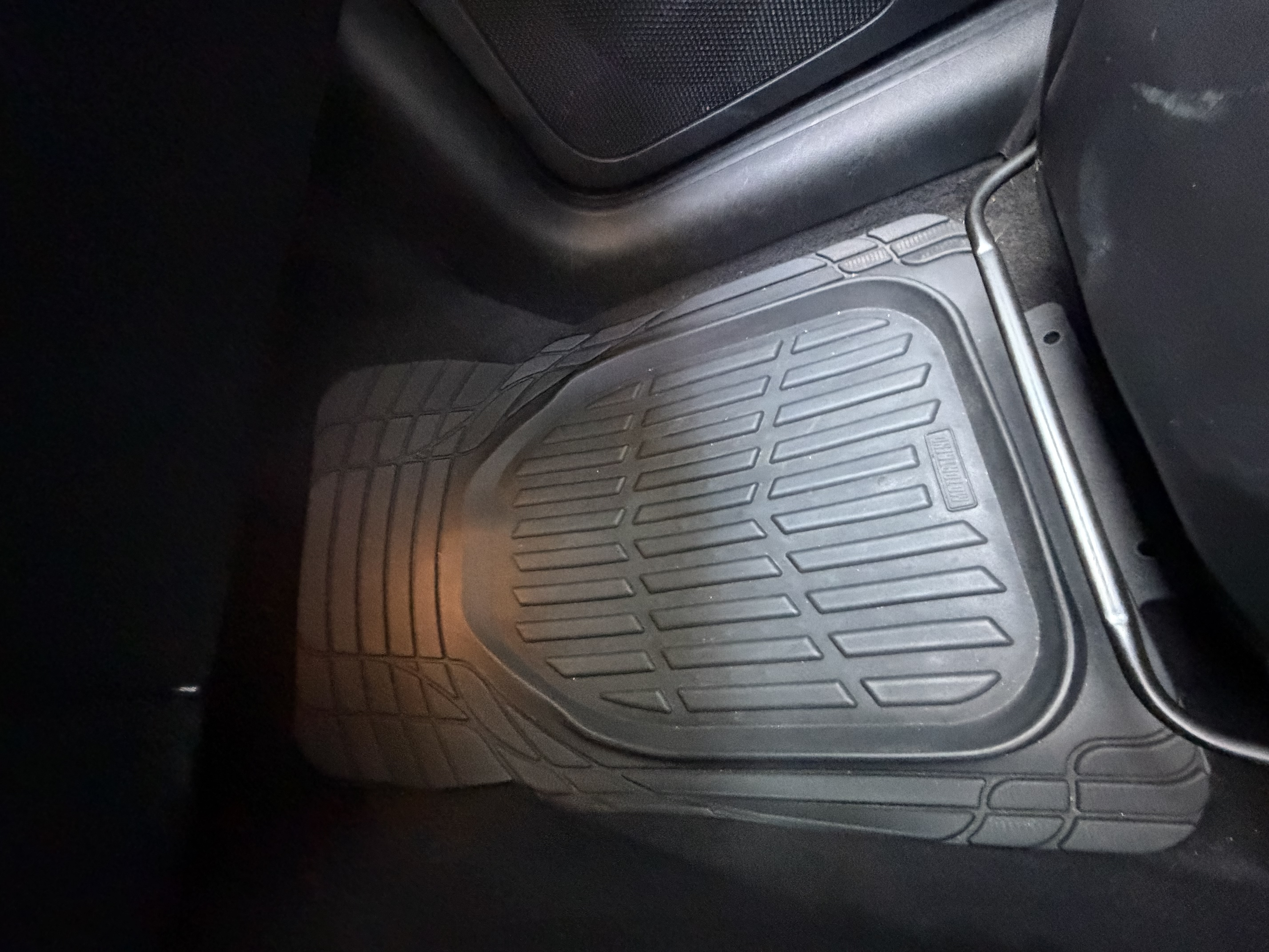 Used 2019 Jeep Cherokee Latitude Plus FWD image 21