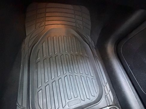 Used 2019 Jeep Cherokee Latitude Plus FWD image 21