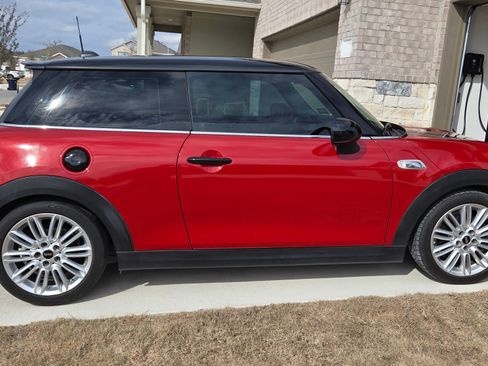 Used 2015 MINI Cooper S image 2