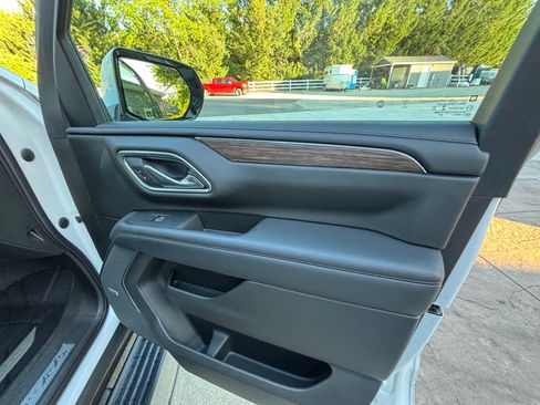 Used 2021 Chevrolet Suburban High Country AWD/4WD image 17