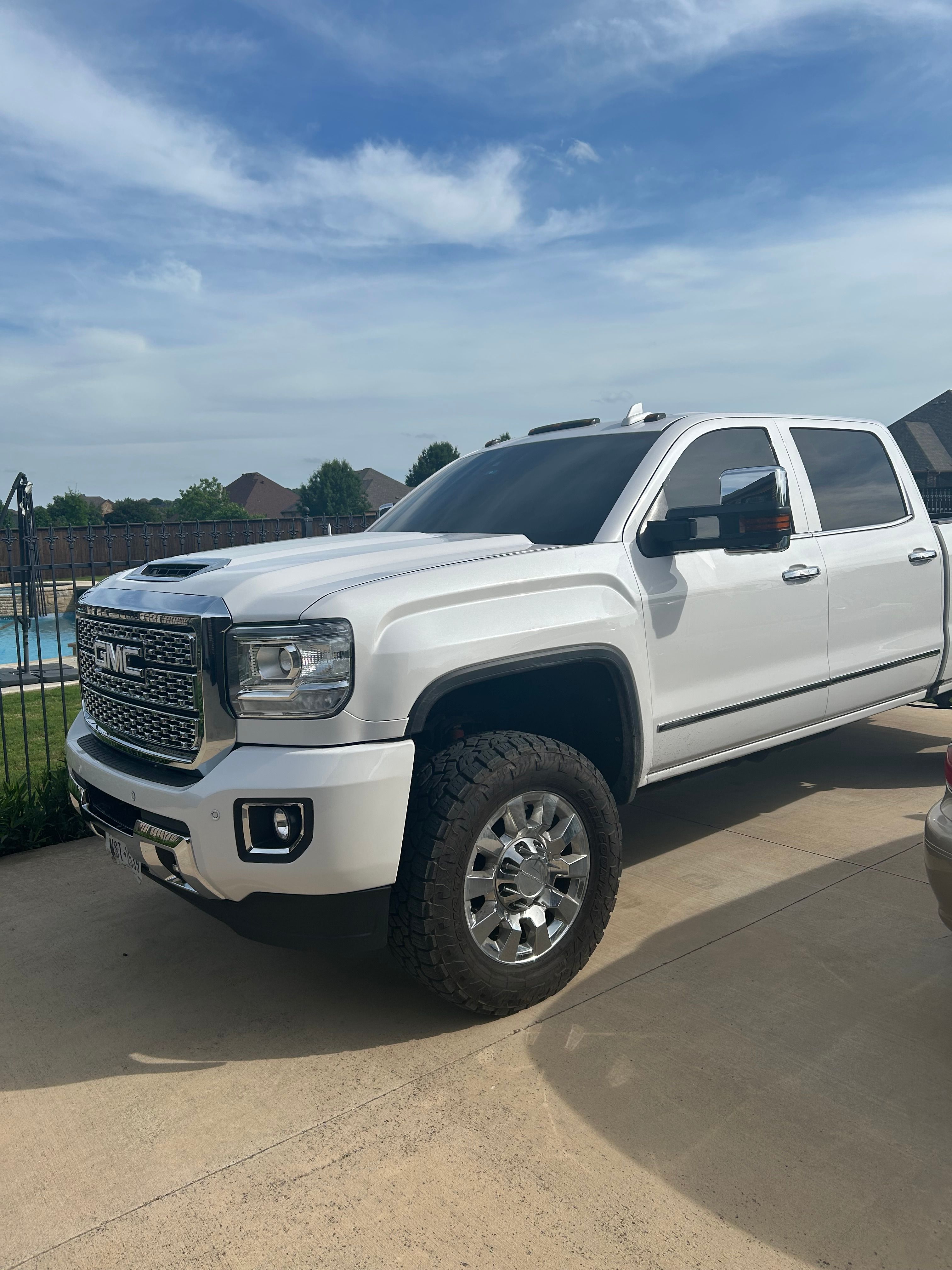 Used 2018 GMC Sierra 2500 Denali w/ Duramax Plus Package AWD/4WD image 4