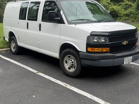 Used 2020 Chevrolet Express 2500 w/ Driver Convenience Package RWD image 8