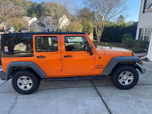 Used 2012 Jeep Wrangler Unlimited Sport w/ Connectivity Group AWD/4WD image 4