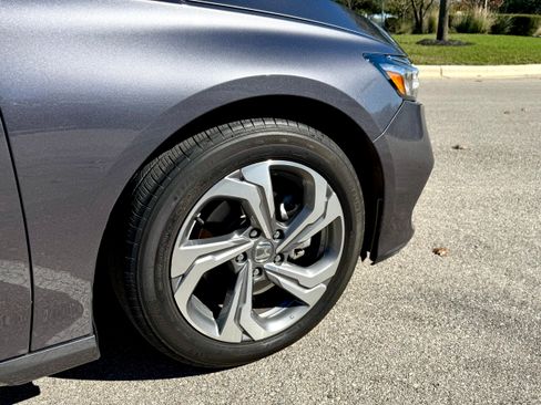 Used 2019 Honda Accord EX image 12