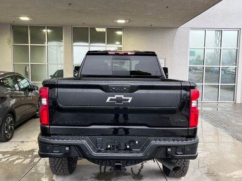 Used 2024 Chevrolet Silverado 2500 ZR2 w/ ZR2 Bison Edition AWD/4WD image 8