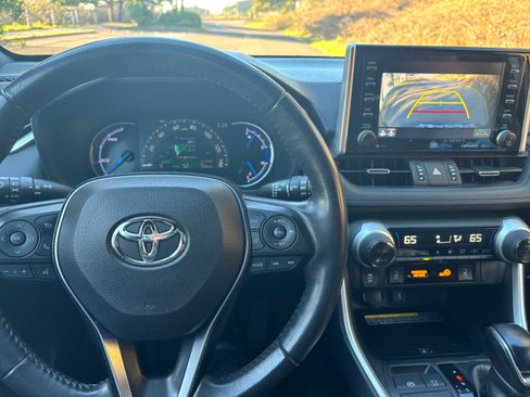 Used 2020 Toyota RAV4 XSE image 10