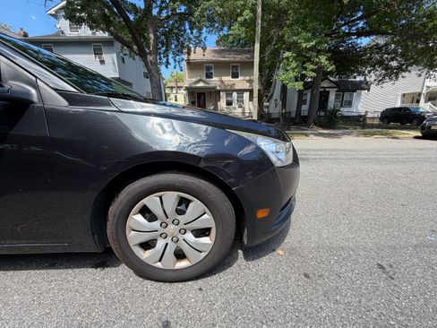 Used 2014 Chevrolet Cruze LS FWD image 8