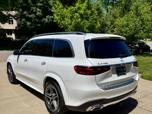 Used 2024 Mercedes-Benz GLS 450 4MATIC image 8