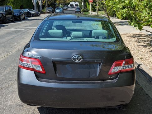 Used 2011 Toyota Camry LE image 6