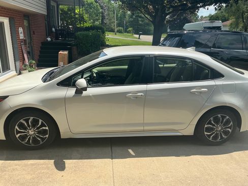 Used 2021 Toyota Corolla LE FWD image 6