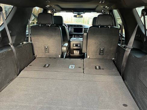 Used 2022 GMC Yukon XL Denali image 9