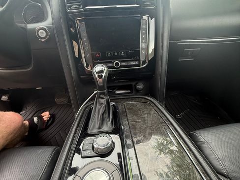 Used 2021 INFINITI QX80 Luxe image 11