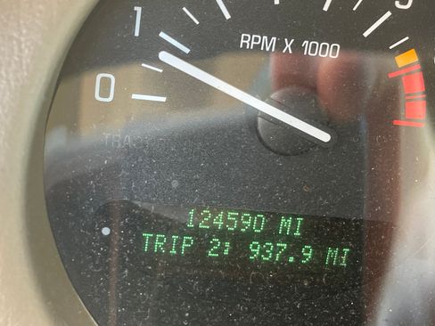 Used 2005 Buick Le Sabre Custom w/ Leather and Comfort Group image 8